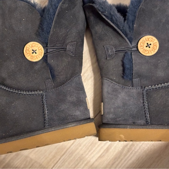 RARE* Navy blue Bailey button Uggs - - Picture 5 of 7